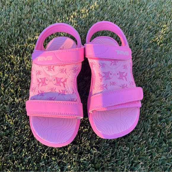 Pink Teva Water shoes - Picture 2 of 7